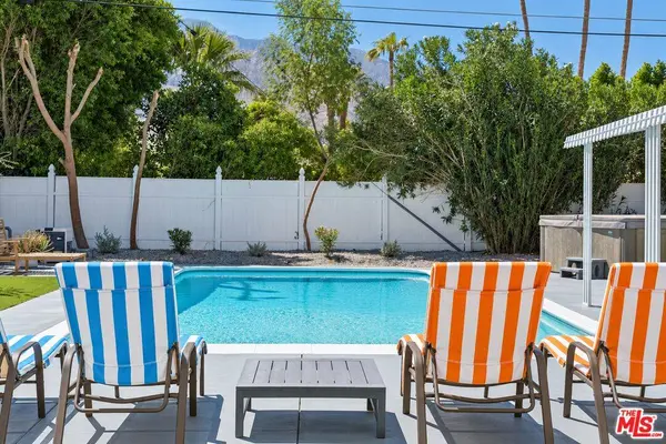 547 N Farrell Dr, Palm Springs, CA 92262
