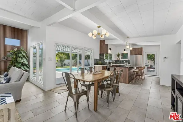 547 N Farrell Dr, Palm Springs, CA 92262