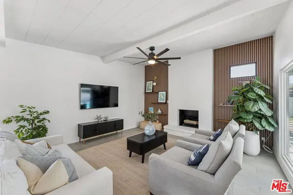 547 N Farrell Dr, Palm Springs, CA 92262