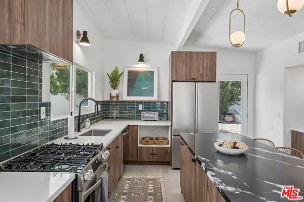 547 N Farrell Dr, Palm Springs, CA 92262