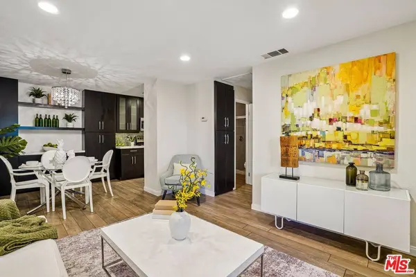 685 N Ashurst Ct #203, Palm Springs, CA 92262