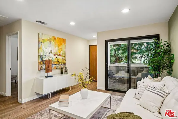 685 N Ashurst Ct #203, Palm Springs, CA 92262