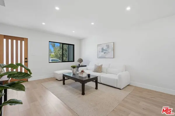 7801 Clearfield Ave, Los Angeles, CA 91402