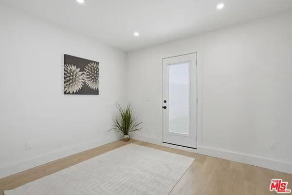 7532 Gaviota, Los Angeles, CA 91406