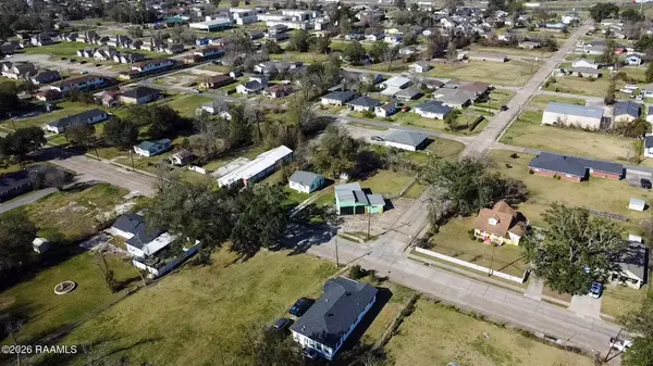 2041 Mill ST, Lake Charles, LA 70606