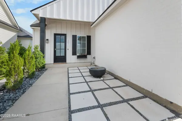 207 Queenstown AVE, Youngsville, LA 70592