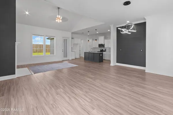 207 Queenstown AVE, Youngsville, LA 70592