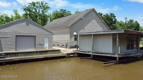 23396 Chene Blanc LN, Maurepas, LA 70449