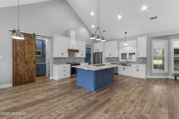 220 Bee Hebert RD, Scott, LA 70583