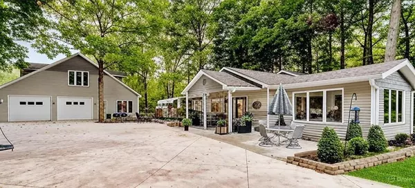 Meticulously kept homes with Massive Garages 1