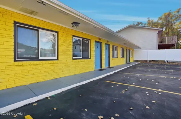 214 E Cleveland St, Sundance, WY 82729