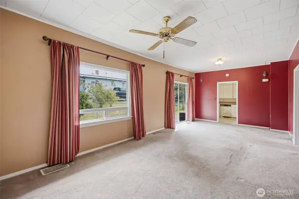 25729 Lawson ST, Black Diamond, WA 98010