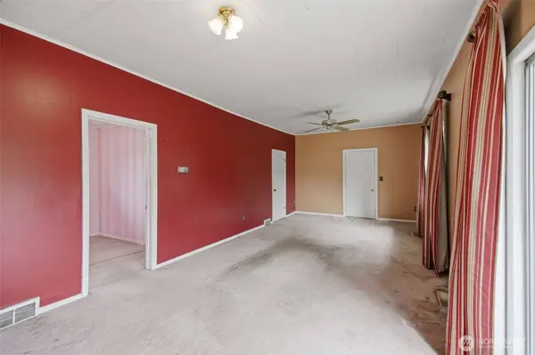 25729 Lawson ST, Black Diamond, WA 98010
