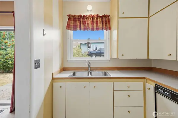 25729 Lawson ST, Black Diamond, WA 98010