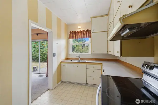 25729 Lawson ST, Black Diamond, WA 98010