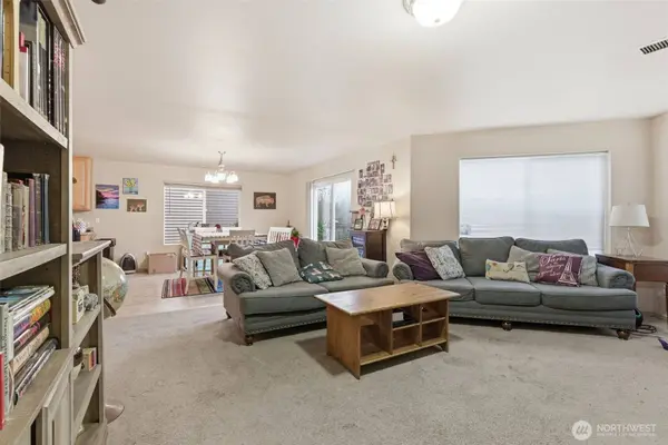18708 94th Avenue Ct E, Puyallup, WA 98375