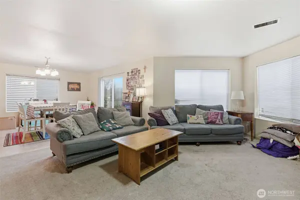 18708 94th Avenue Ct E, Puyallup, WA 98375