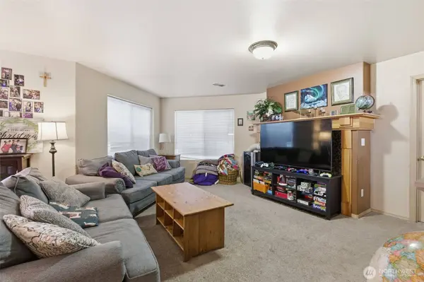 18708 94th Avenue Ct E, Puyallup, WA 98375