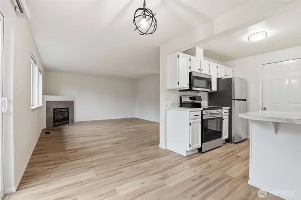 16216 and 16218 72nd Avenue Ct E, Puyallup, WA 98375