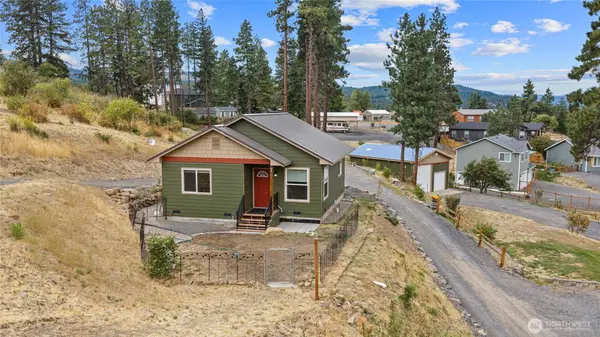381 Twin Lakes RD