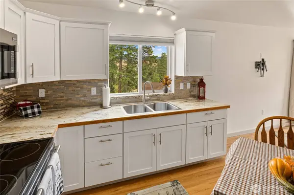 381 Twin Lakes RD, Cle Elum, WA 98922