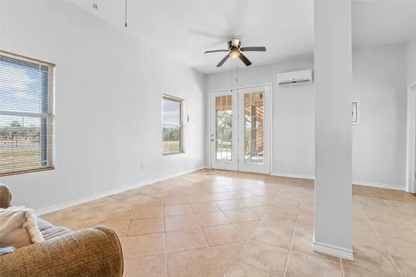 128 Saint Charles W, Rockport, TX 78382