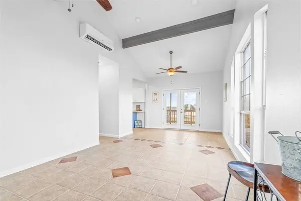 128 Saint Charles W, Rockport, TX 78382