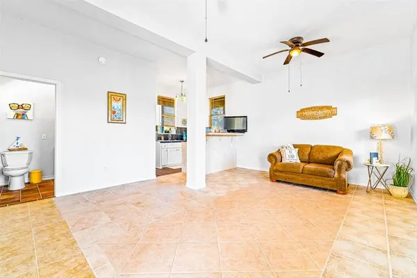 128 Saint Charles W, Rockport, TX 78382