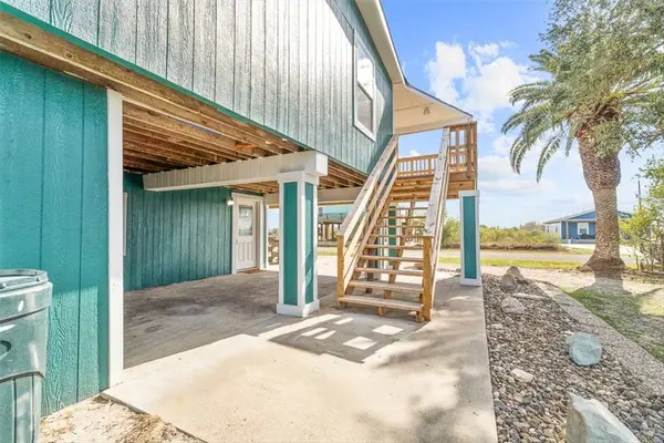 257 W Club Oak, Rockport, TX 78382