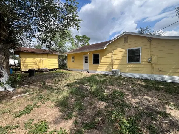 122 Flournoy ST, Normanna, TX 78142
