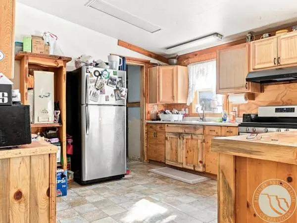 110 W 2nd AVE N, Reed Point, MT 59069