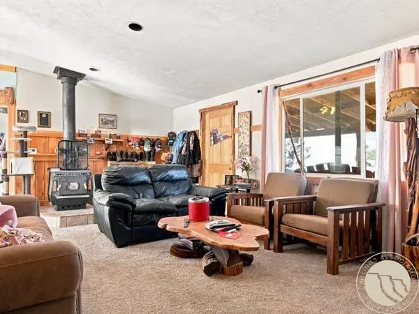 110 W 2nd AVE N, Reed Point, MT 59069