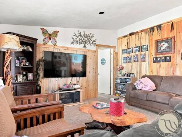 110 W 2nd AVE N, Reed Point, MT 59069