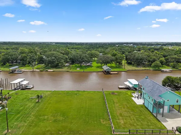 7 County Road 291 RD, Sargent, TX 77414