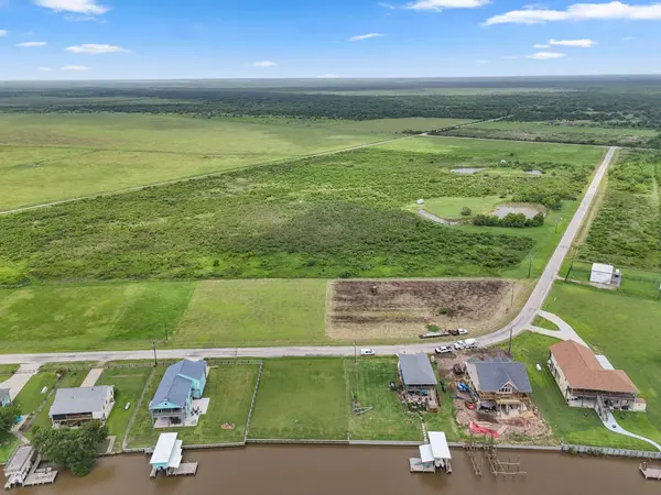 7 County Road 291 RD, Sargent, TX 77414