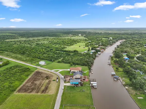 7 County Road 291 RD, Sargent, TX 77414