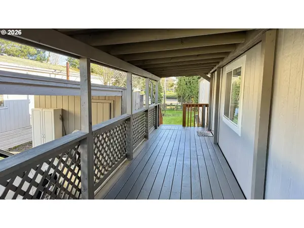 1103 N SPRINGBROOK RD #6, Newberg, OR 97132