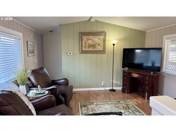 1103 N SPRINGBROOK RD #6, Newberg, OR 97132