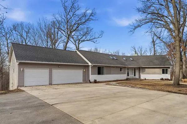 1388 Arline Cir, Mt Vernon, IA 52314