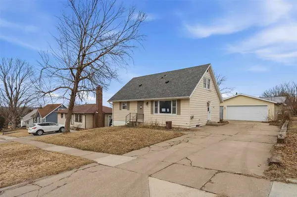 131 Red Wing Rd SW, Cedar Rapids, IA 52405