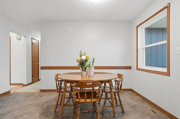 261 Larick Dr, Marion, IA 52302