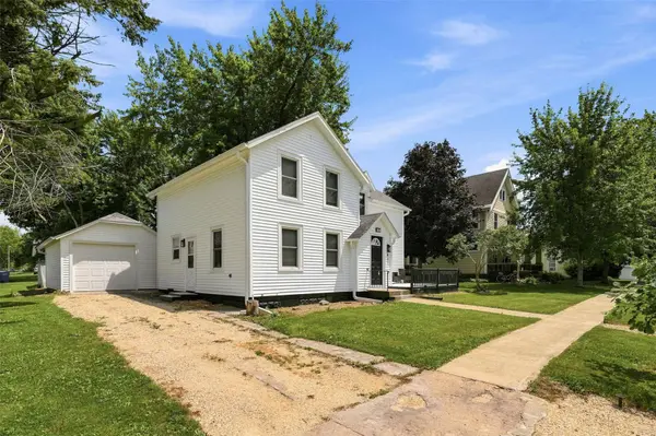 411 5th AVE, Clarence, IA 52216