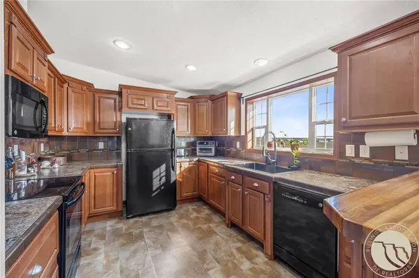7684 12 Mile RD, Shepherd, MT 59079