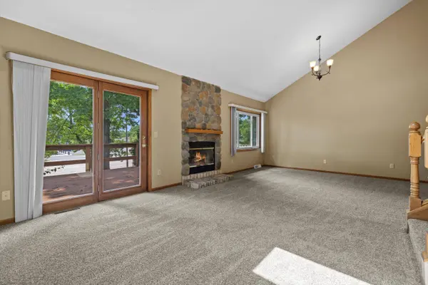 1335 Hickory A Dr, Waukesha, WI 53186