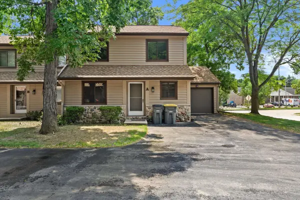 1335 Hickory A Dr, Waukesha, WI 53186