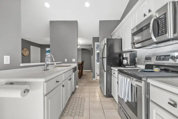 9044 W Elm D Ct, Franklin, WI 53132