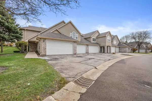 9044 W Elm D Ct, Franklin, WI 53132