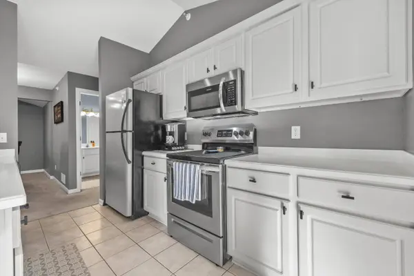 9044 W Elm D Ct, Franklin, WI 53132