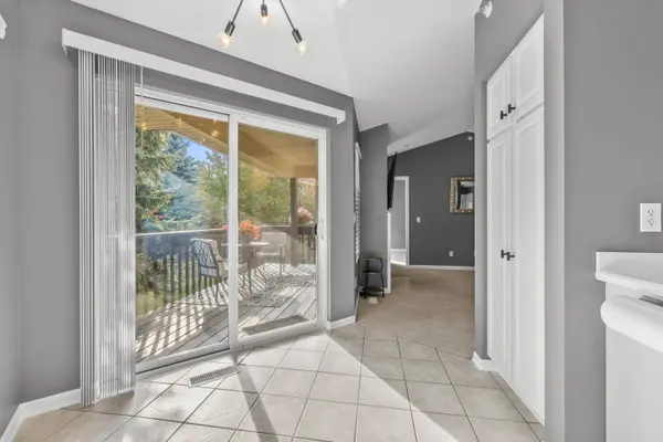9044 W Elm D Ct, Franklin, WI 53132