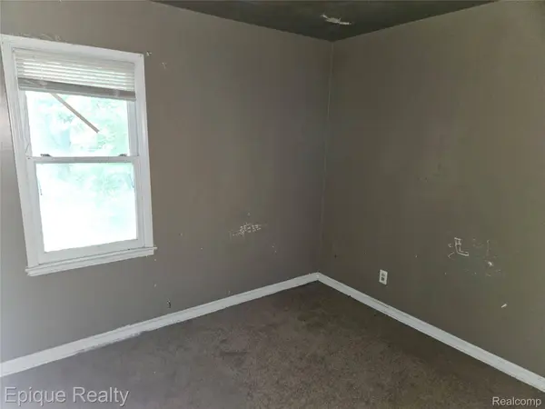 12450 LANSDOWNE ST, Detroit, MI 48224